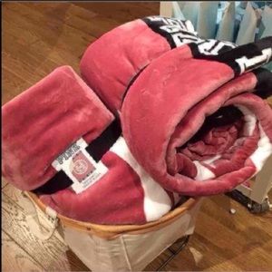 VS PINK SHERPA BLANKET